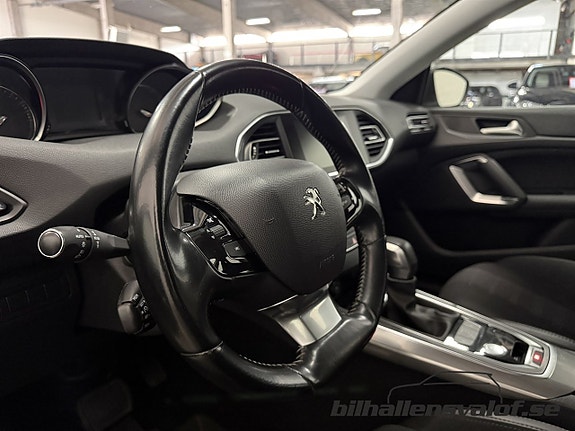 Peugeot 308 SW 3 of 5