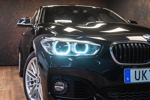 BMW 118i 4 of 5