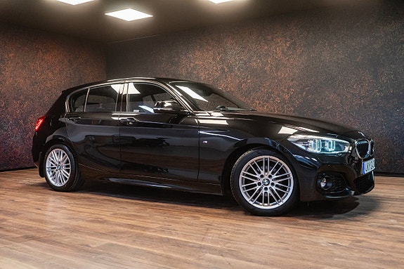 BMW 118i 2 of 5