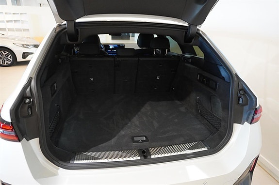BMW 550e 8 of 14
