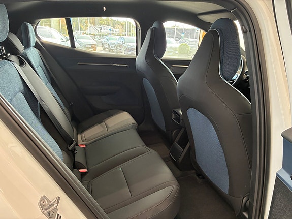 Volvo EX30 8 of 10