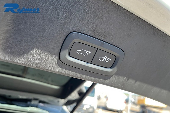 Volvo EX40 17 of 24