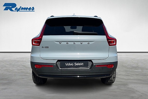 Volvo EX40 4 of 5