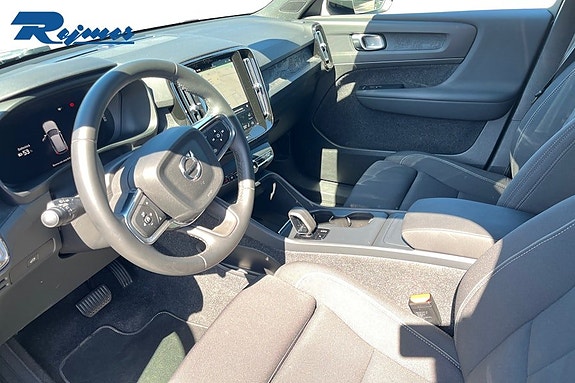 Volvo EX40 6 of 24