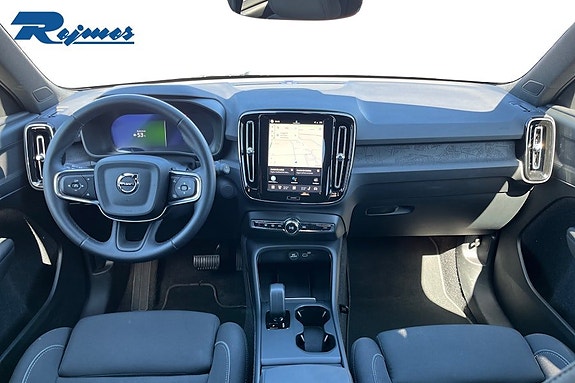 Volvo EX40 7 of 24