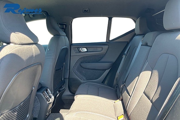 Volvo EX40 15 of 24