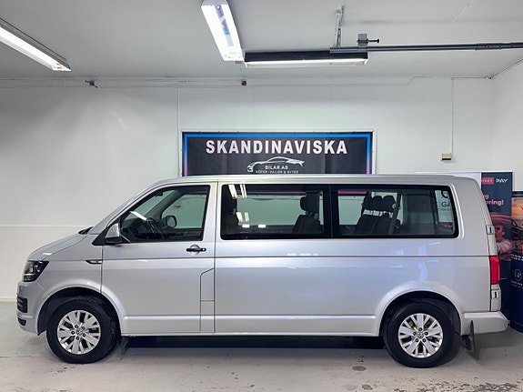 Volkswagen Caravelle 4 of 5