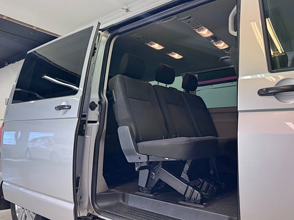 Volkswagen Caravelle 9 of 14