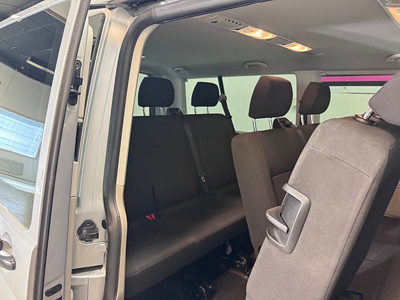Volkswagen Caravelle 10 of 14