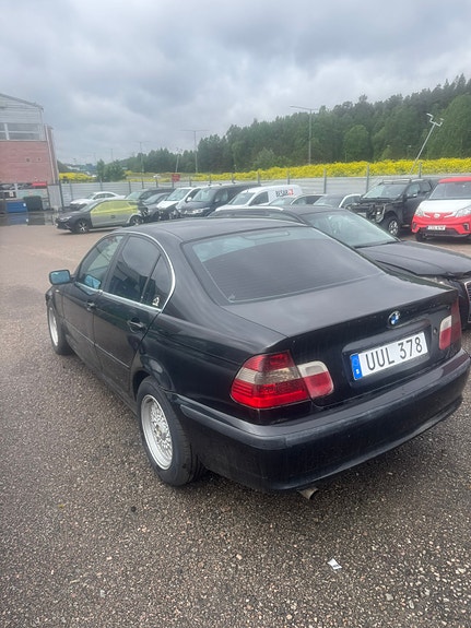 BMW 318i 4 of 5