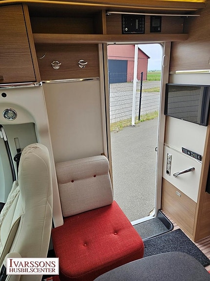Malibu T 460 / Enkelsängar / 150hk / 4250kg 9 of 22