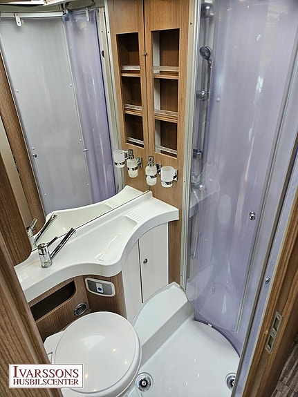 Malibu T 460 / Enkelsängar / 150hk / 4250kg 19 of 22