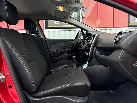 Renault Clio 17 of 23