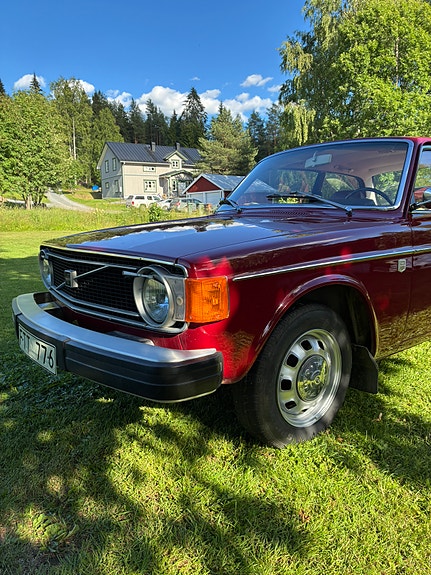 Volvo 142 3 of 5