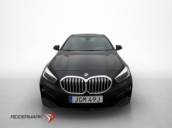 BMW 118i 2 of 5