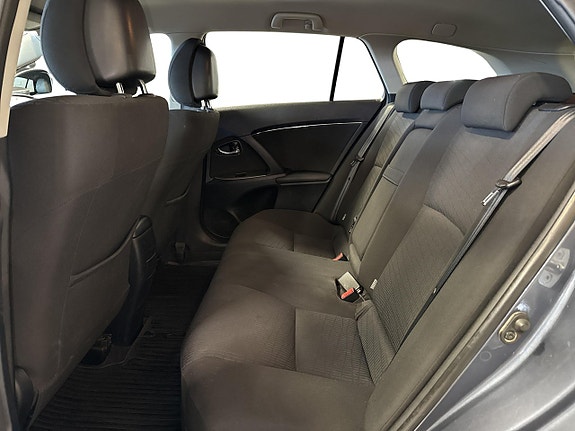 Toyota Avensis 4 of 5