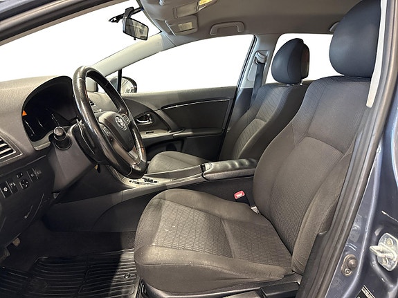 Toyota Avensis 2 of 5