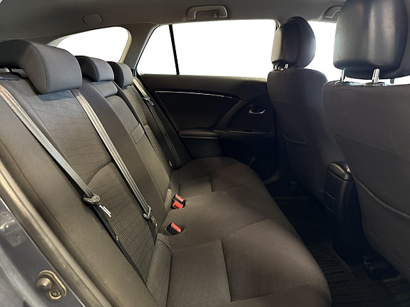 Toyota Avensis 8 of 14