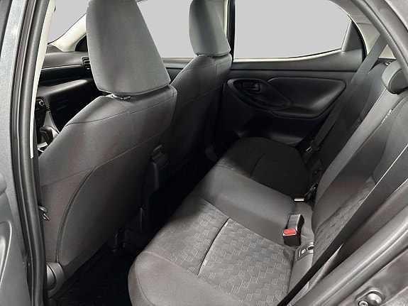 Toyota Yaris 10 of 18