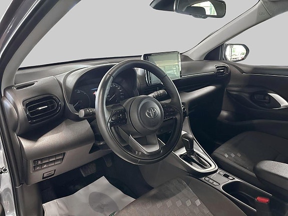 Toyota Yaris 13 of 18