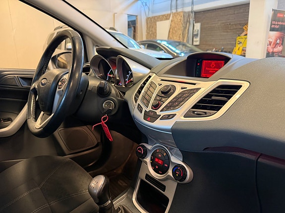 Ford Fiesta 9 of 15