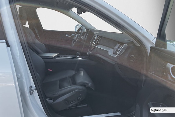 Volvo XC60 17 of 30