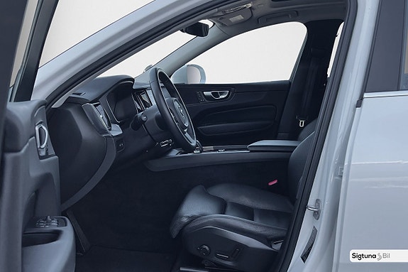 Volvo XC60 11 of 30