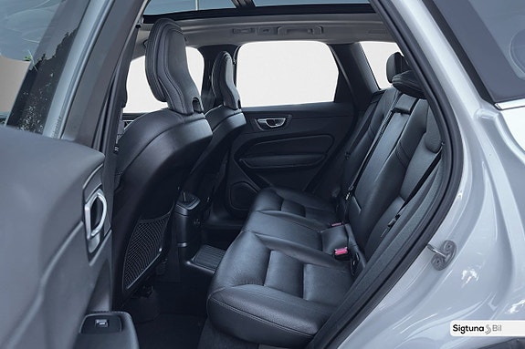Volvo XC60 13 of 30