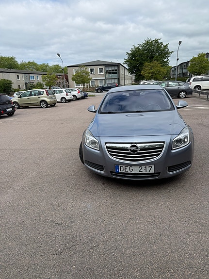 Opel Insignia 2 of 5