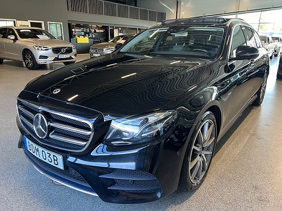 Mercedes-Benz E200 8 of 21