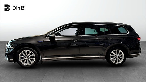 Volkswagen Passat 2 of 5