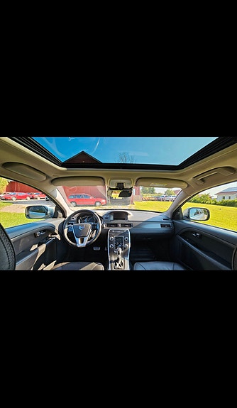 Volvo XC70 2 of 5