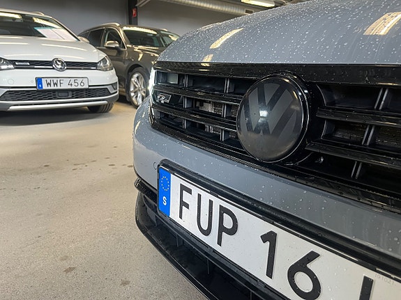 Volkswagen Passat 8 of 16