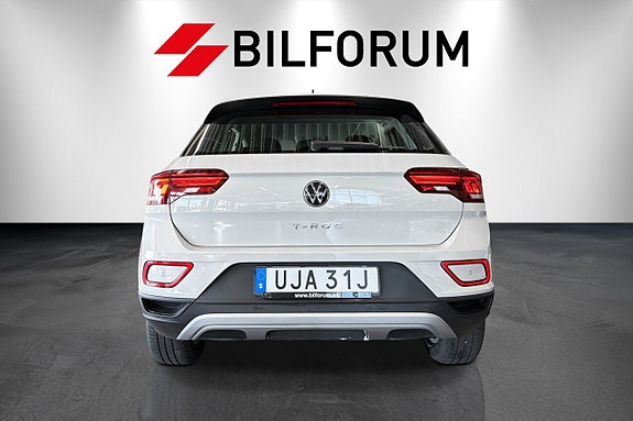 Volkswagen T-Roc 4 of 5