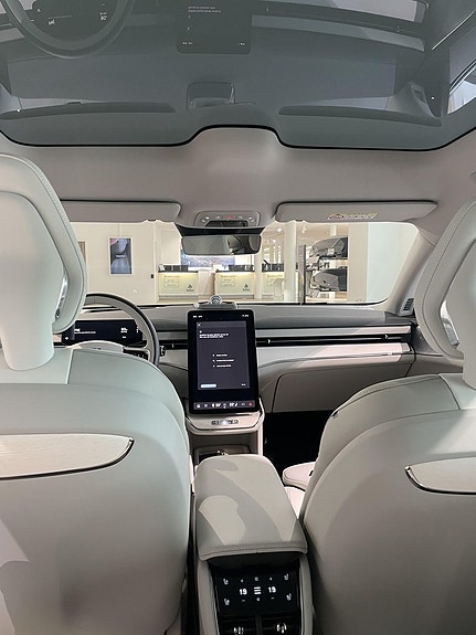 Volvo ES90 13 of 14