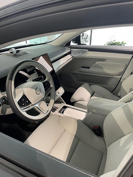 Volvo ES90 9 of 14
