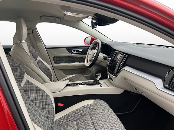 Volvo V60 Cross Country 28 of 30
