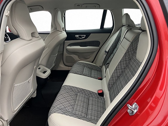 Volvo V60 Cross Country 29 of 30