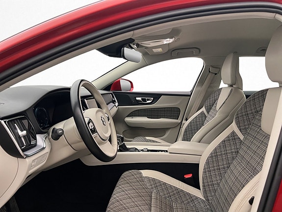 Volvo V60 Cross Country 13 of 30