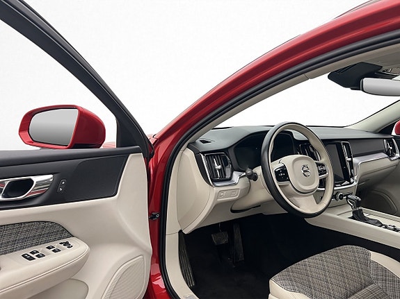 Volvo V60 Cross Country 12 of 30