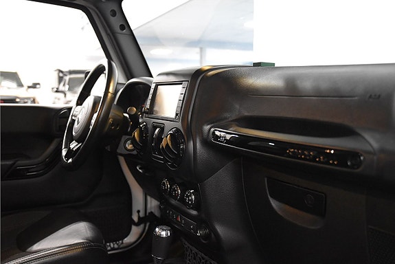 Jeep Wrangler Unlimited 8 of 18
