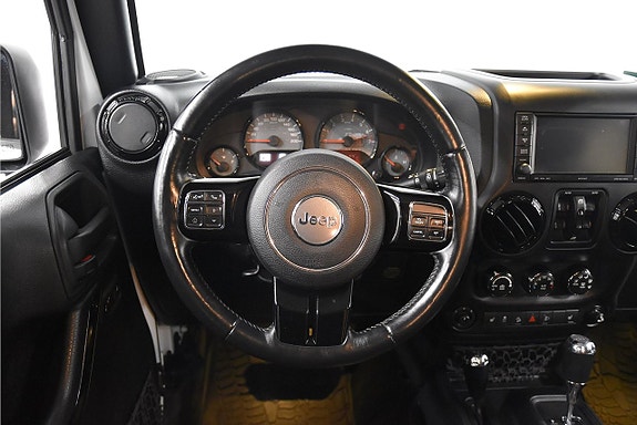 Jeep Wrangler Unlimited 2 of 18