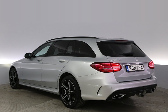 Mercedes-Benz C300 4 of 5