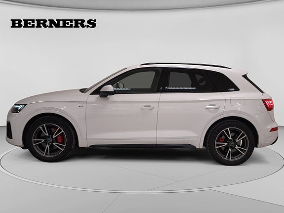 Audi Q5 2 of 18