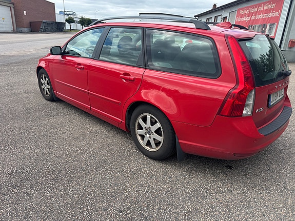 Volvo V50 3 of 5