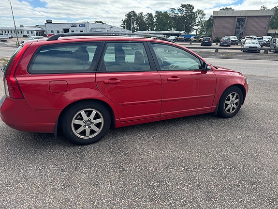 Volvo V50 2 of 5