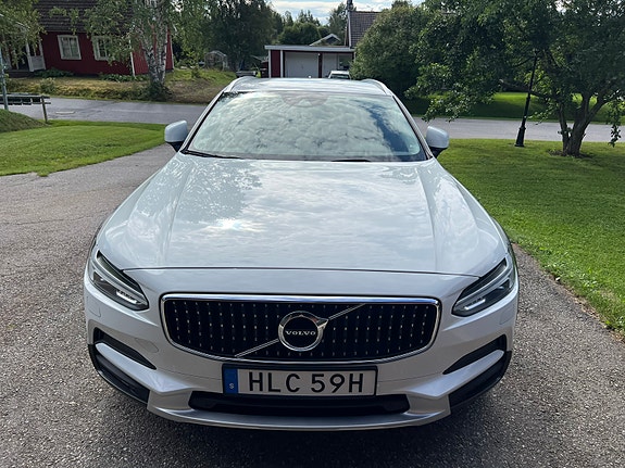 Volvo V90 Cross Country 3 of 10