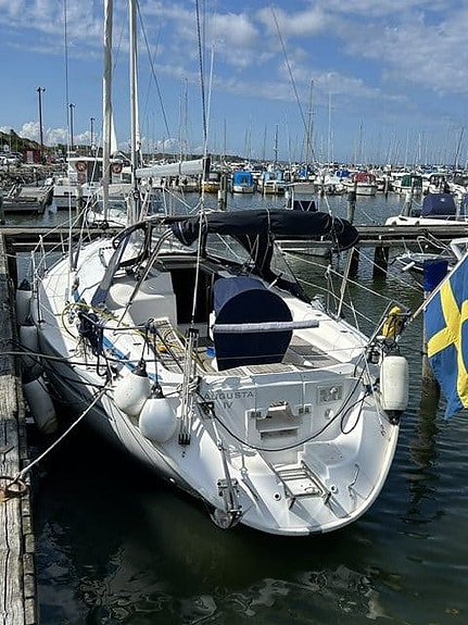 Bavaria 37 C 2001 – Välutrustad 3 of 5