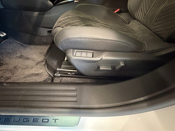 Peugeot 2008 11 of 12