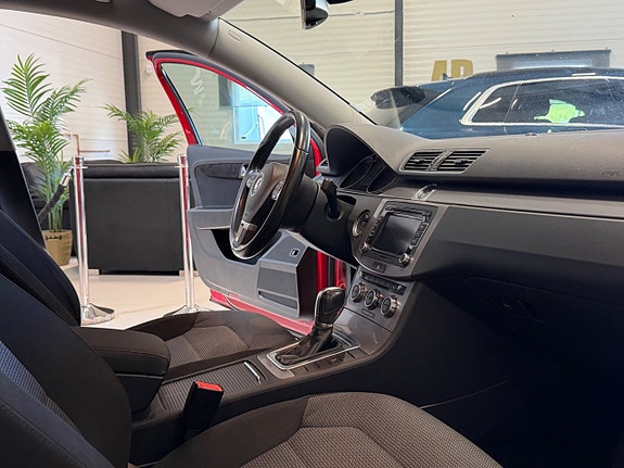 Volkswagen Passat 11 of 16